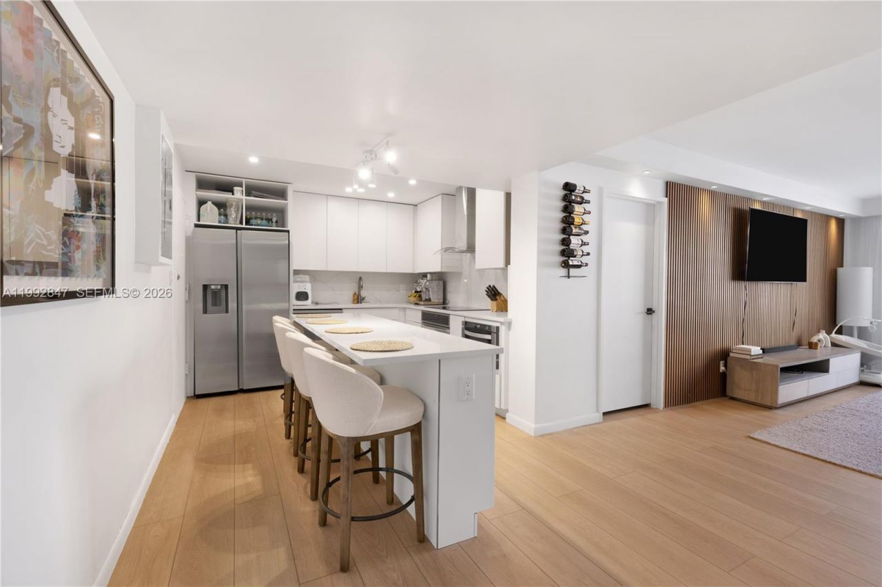 5161 Collins Ave, Unit 410, Miami Beach, FL 33140 Photo