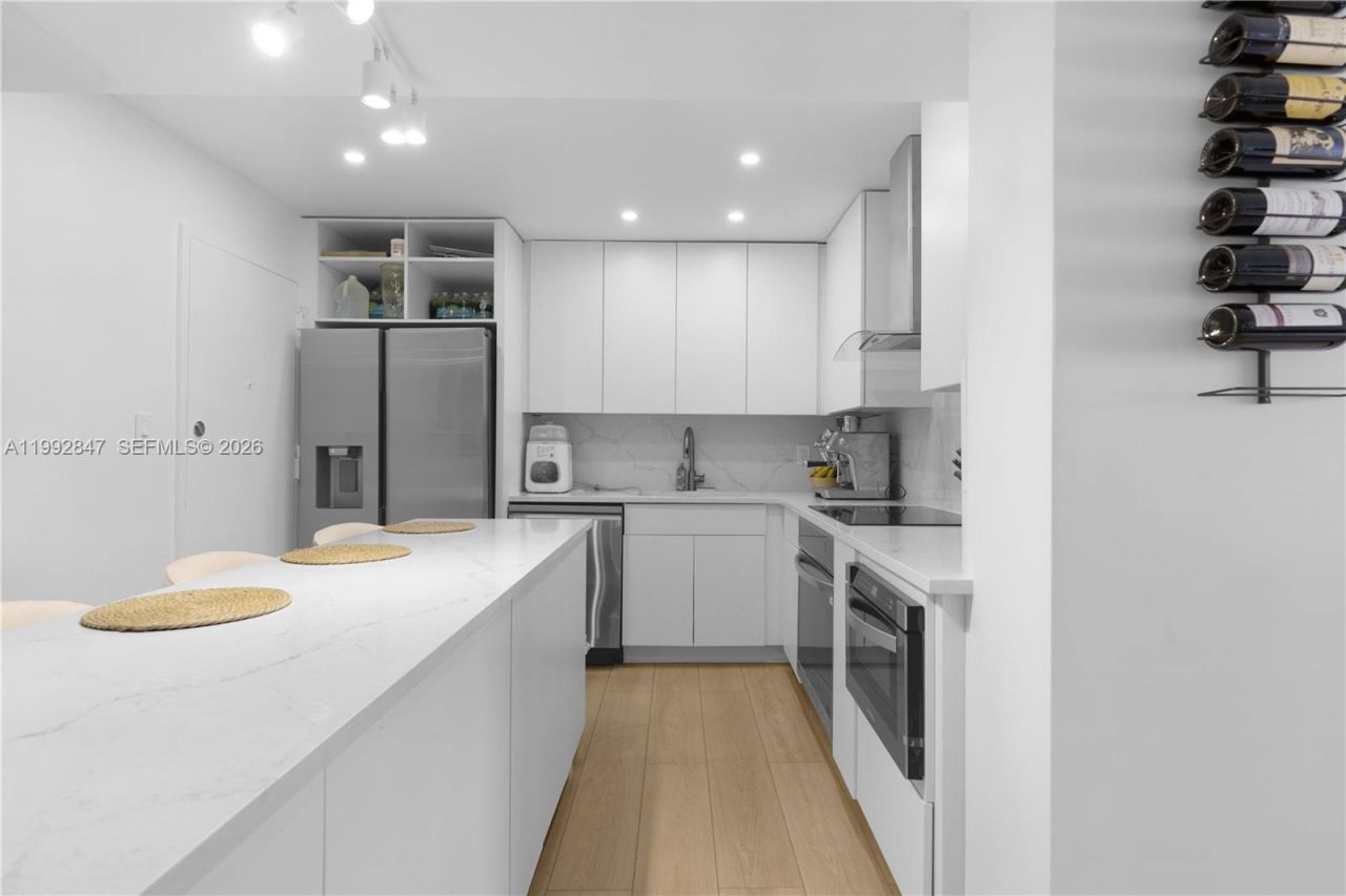 5161 Collins Ave, Unit 410, Miami Beach, FL 33140 Photo