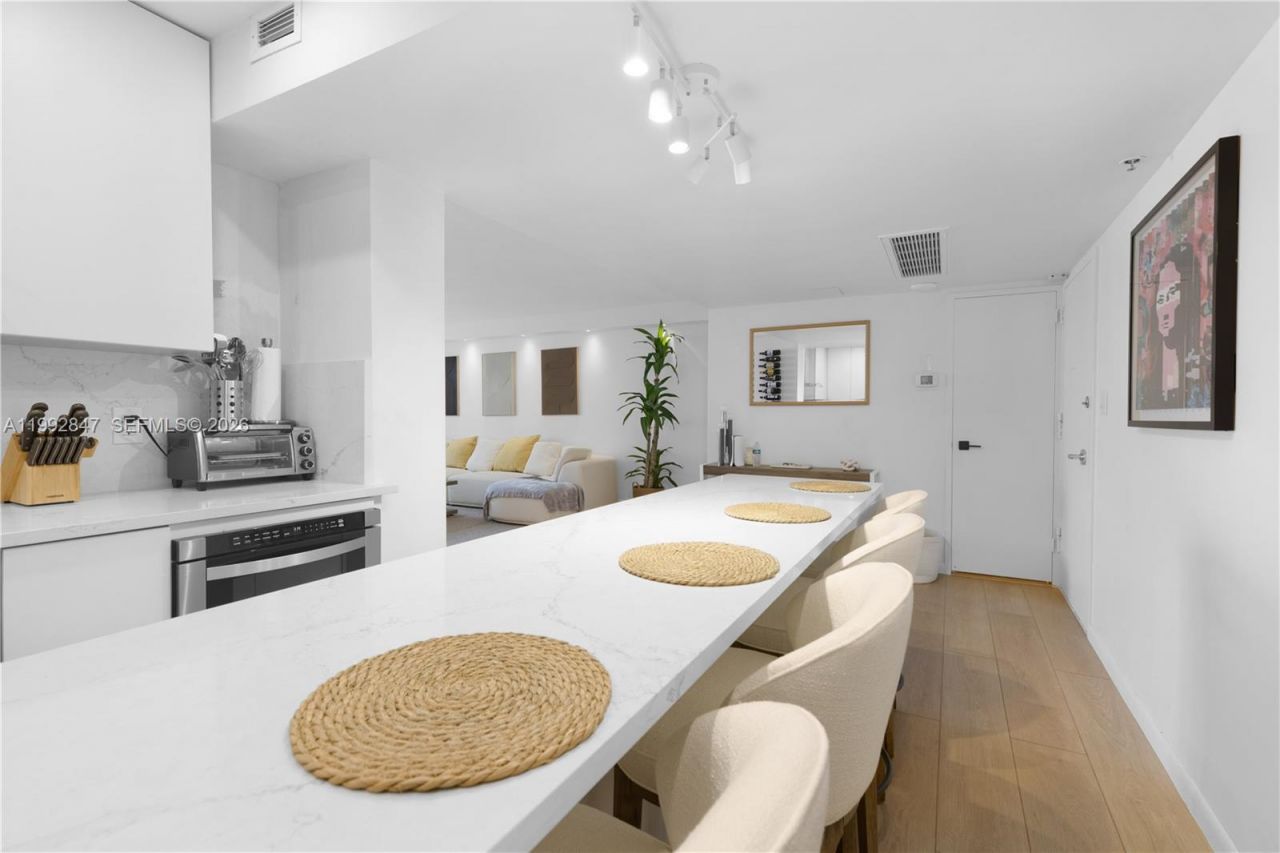 5161 Collins Ave, Unit 410, Miami Beach, FL 33140 Photo