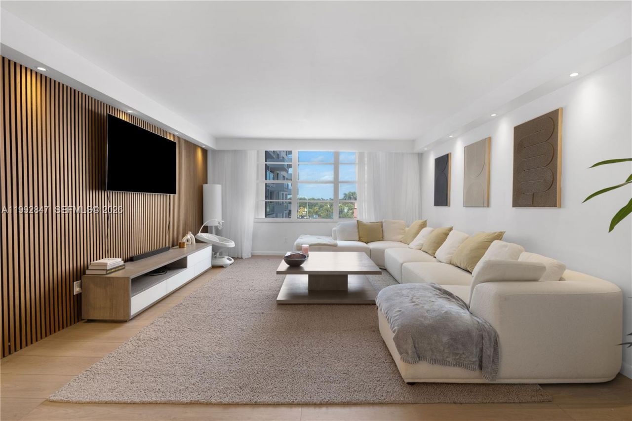 5161 Collins Ave, Unit 410, Miami Beach, FL 33140 Photo