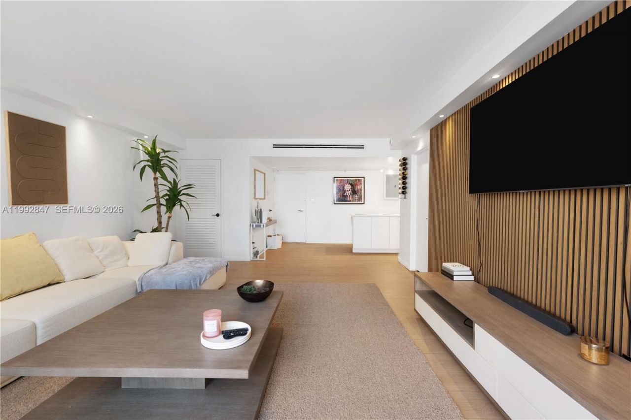 5161 Collins Ave, Unit 410, Miami Beach, FL 33140 Photo