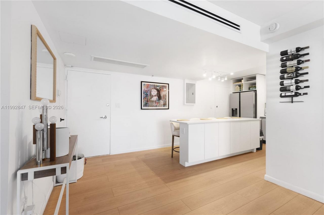 5161 Collins Ave, Unit 410, Miami Beach, FL 33140 Photo