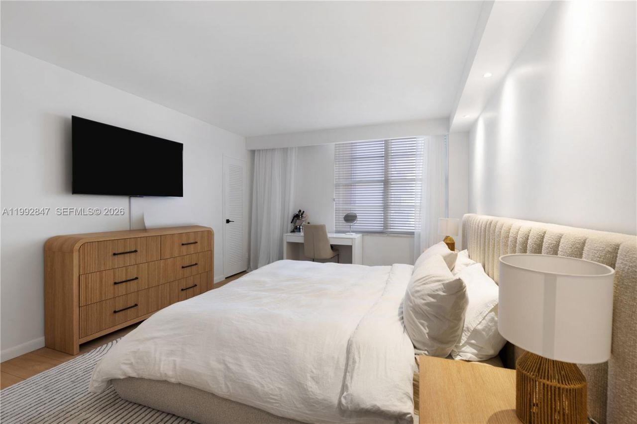 5161 Collins Ave, Unit 410, Miami Beach, FL 33140 Photo