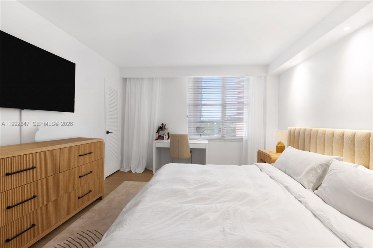 5161 Collins Ave, Unit 410, Miami Beach, FL 33140 Photo