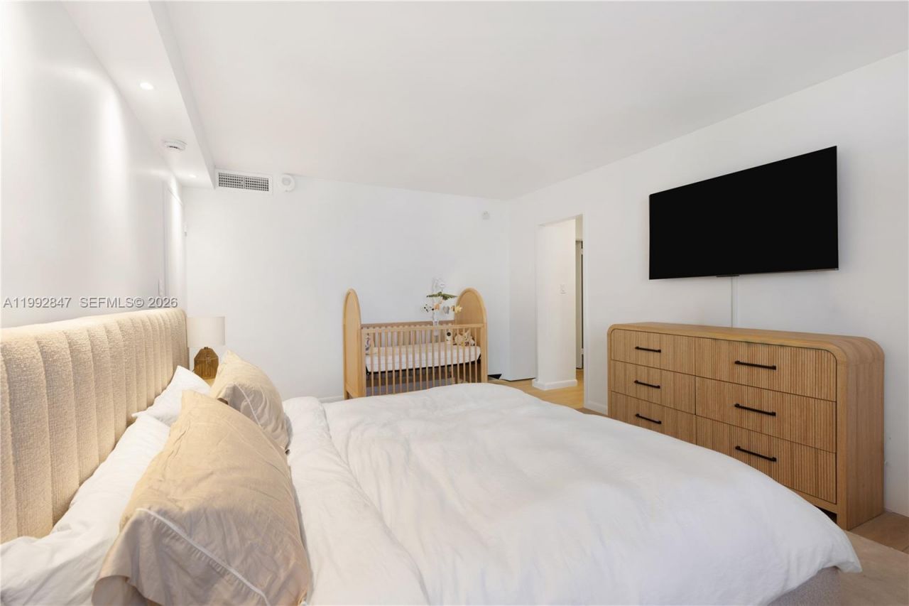 5161 Collins Ave, Unit 410, Miami Beach, FL 33140 Photo