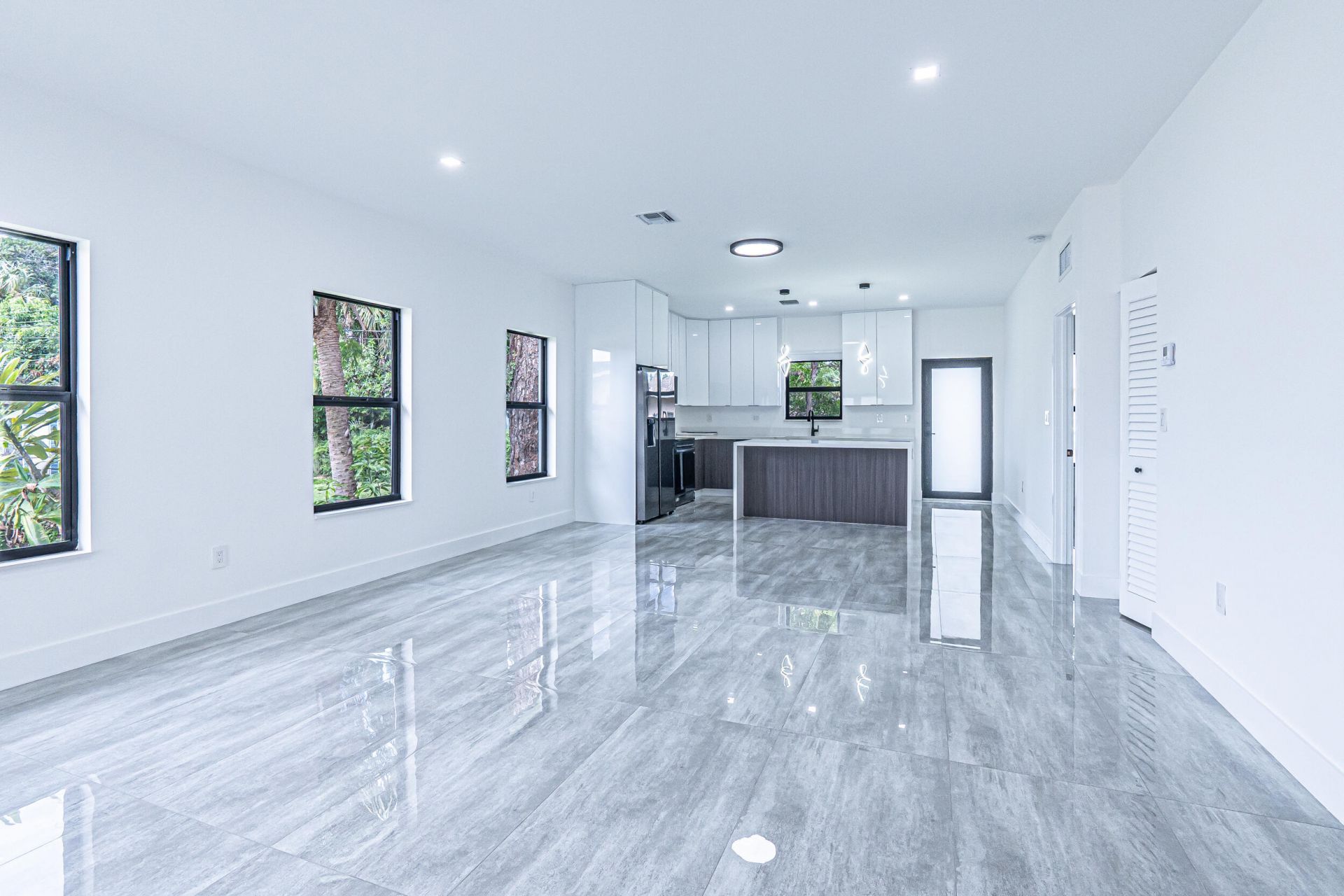 2725 NW 7th Street, Fort Lauderdale, FL 33311 Photo