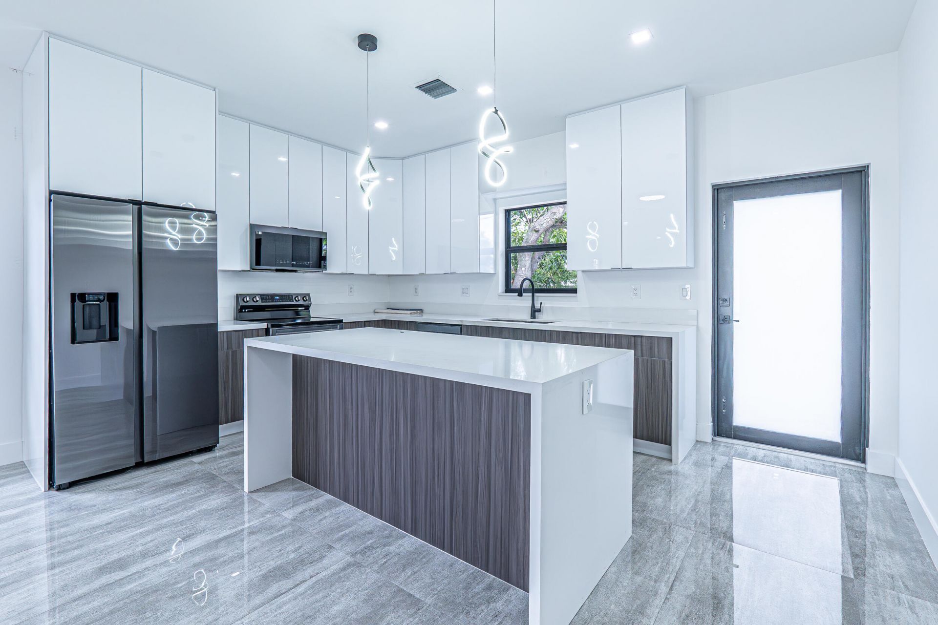 2725 NW 7th Street, Fort Lauderdale, FL 33311 Photo