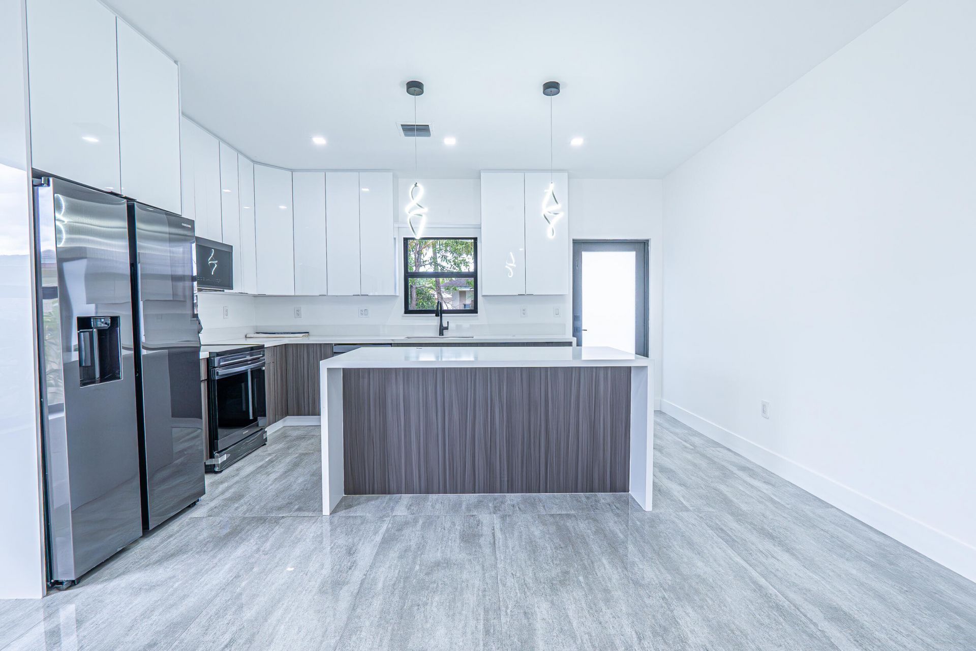 2725 NW 7th Street, Fort Lauderdale, FL 33311 Photo