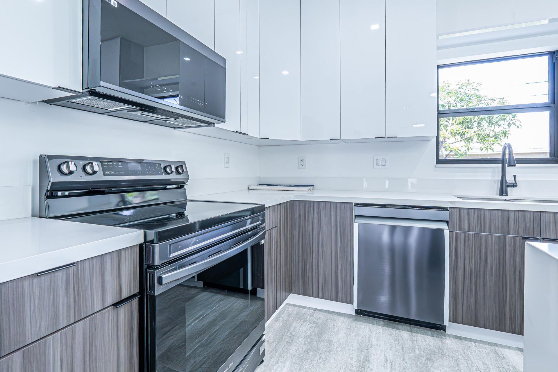 2725 NW 7th Street, Fort Lauderdale, FL 33311 Photo