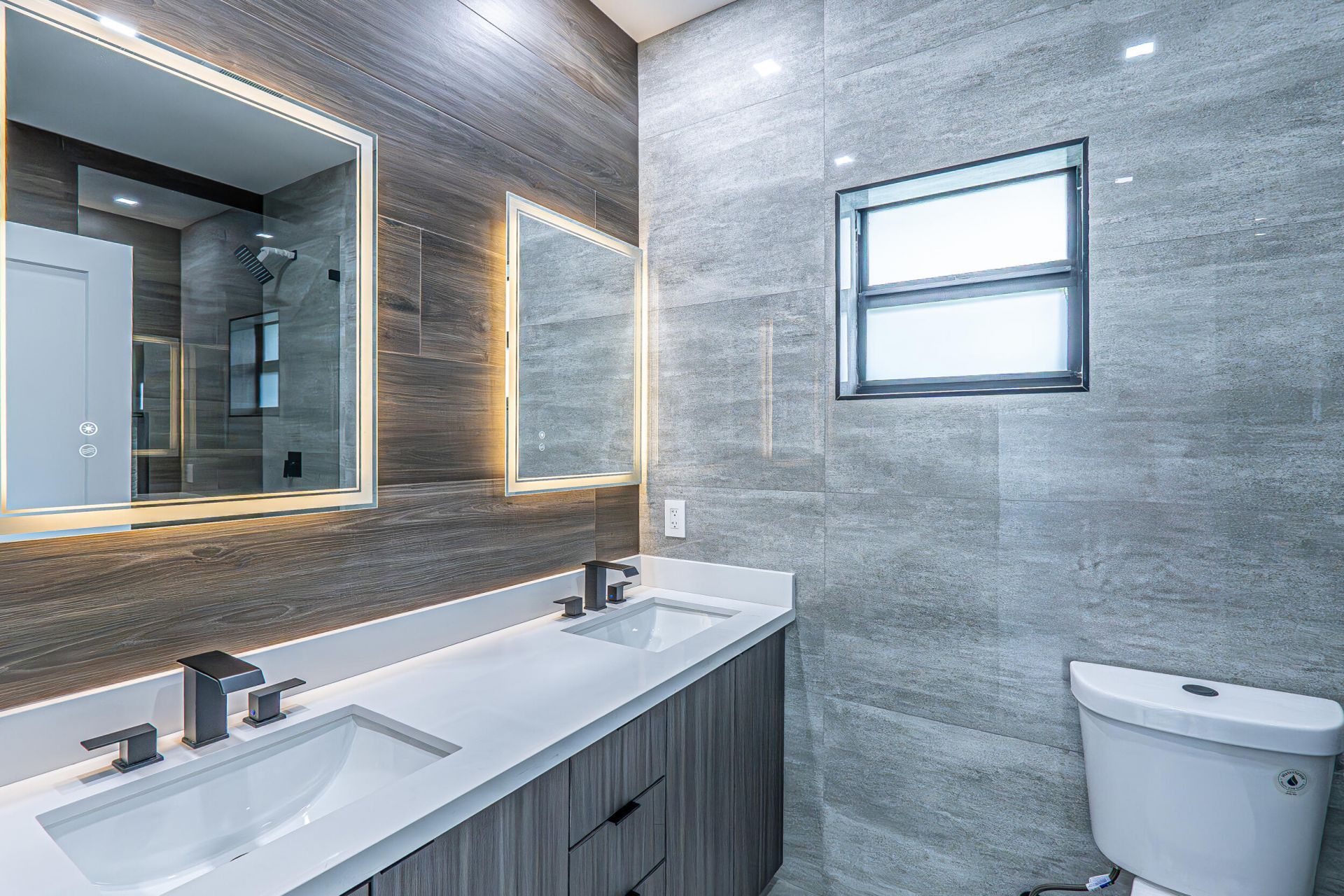 2725 NW 7th Street, Fort Lauderdale, FL 33311 Photo