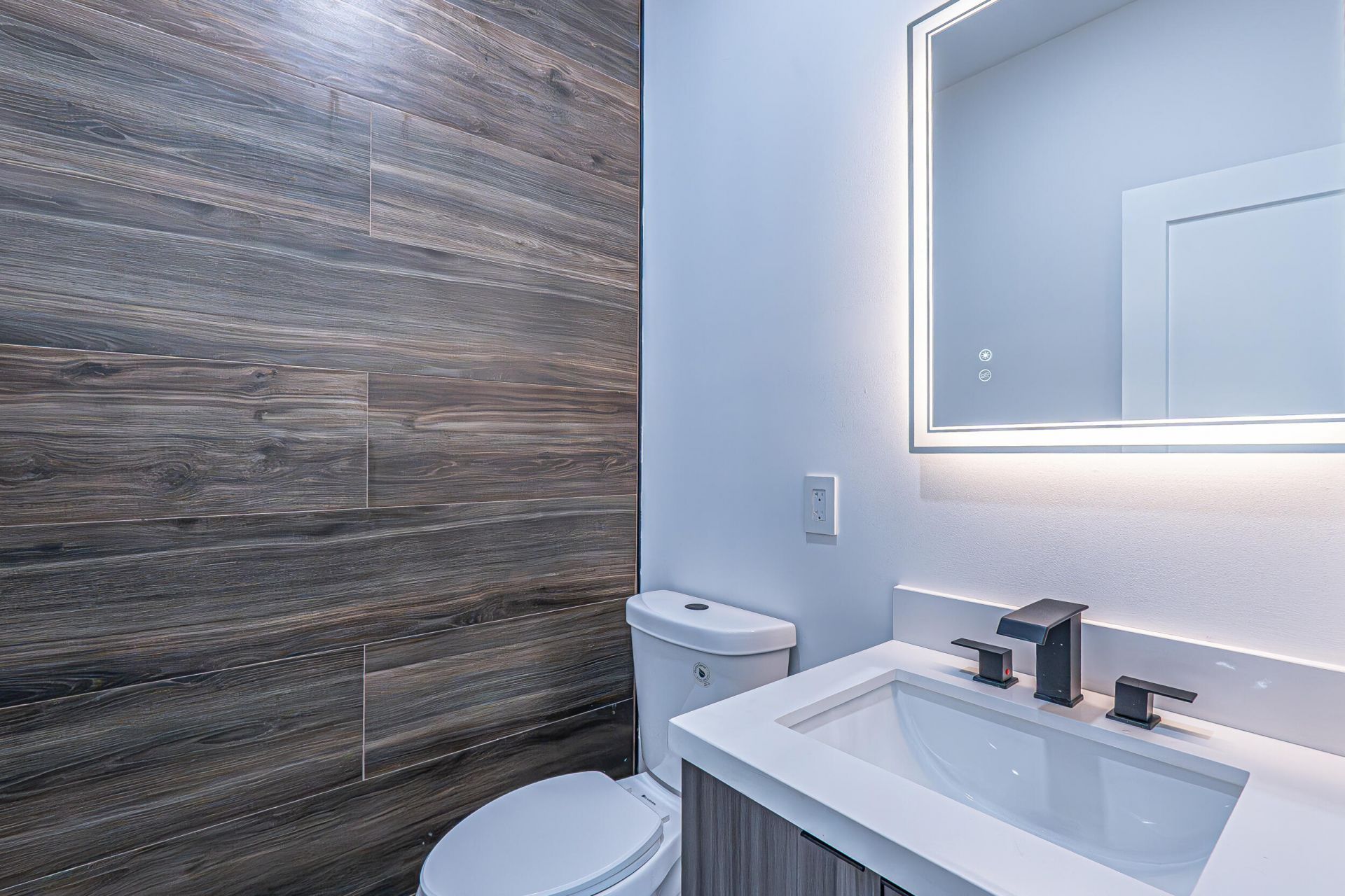 2725 NW 7th Street, Fort Lauderdale, FL 33311 Photo