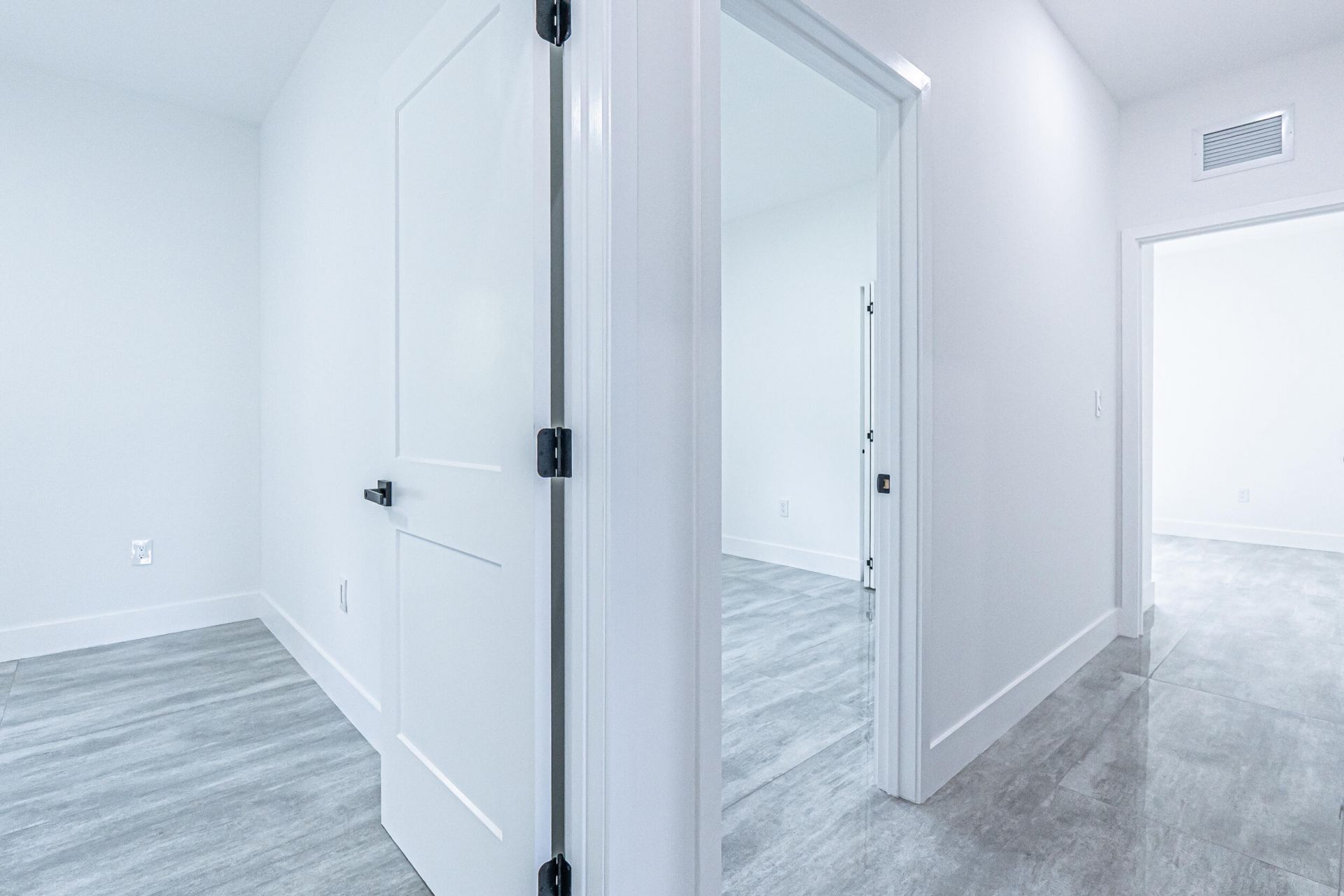 2725 NW 7th Street, Fort Lauderdale, FL 33311 Photo