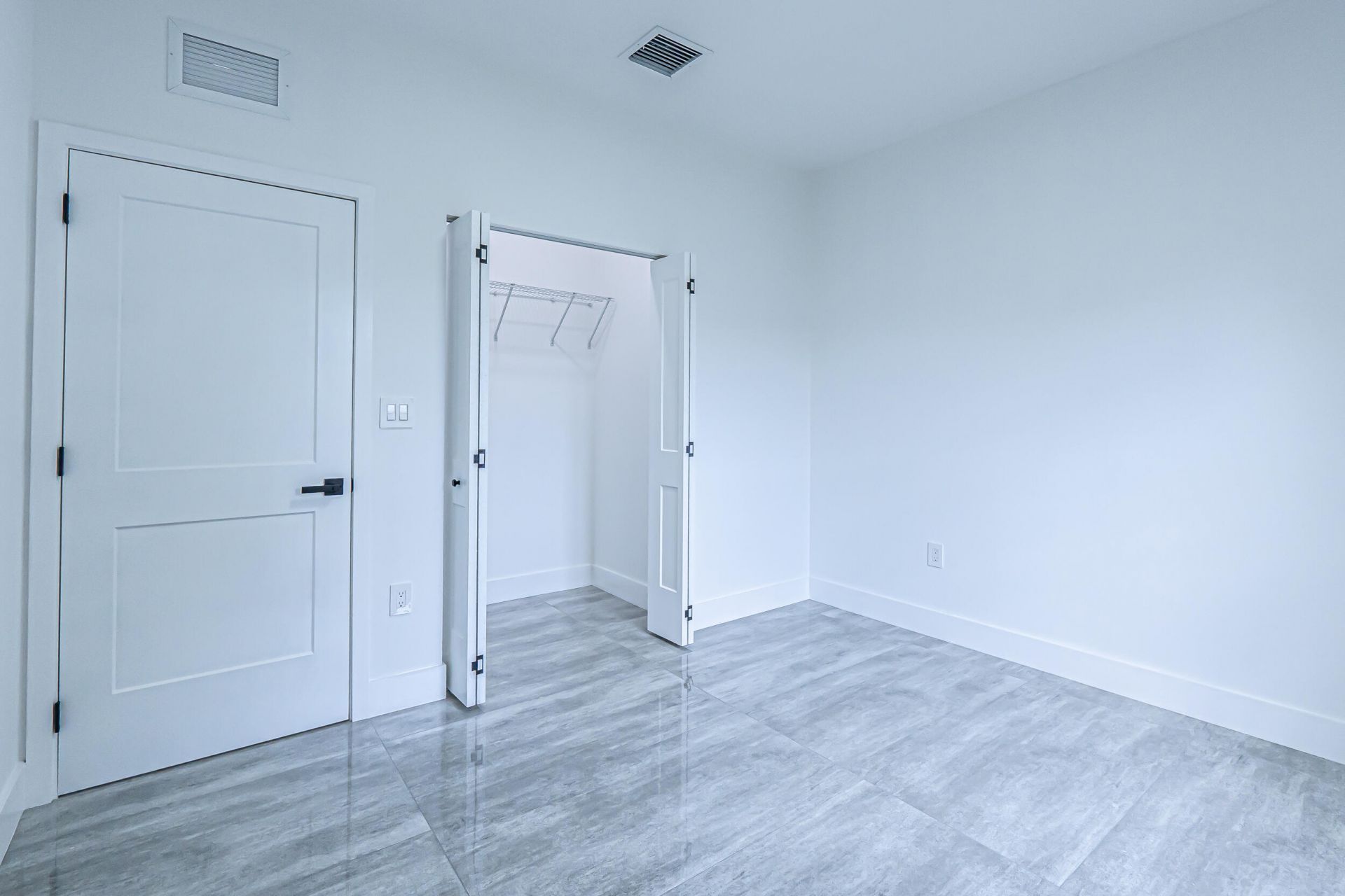 2725 NW 7th Street, Fort Lauderdale, FL 33311 Photo