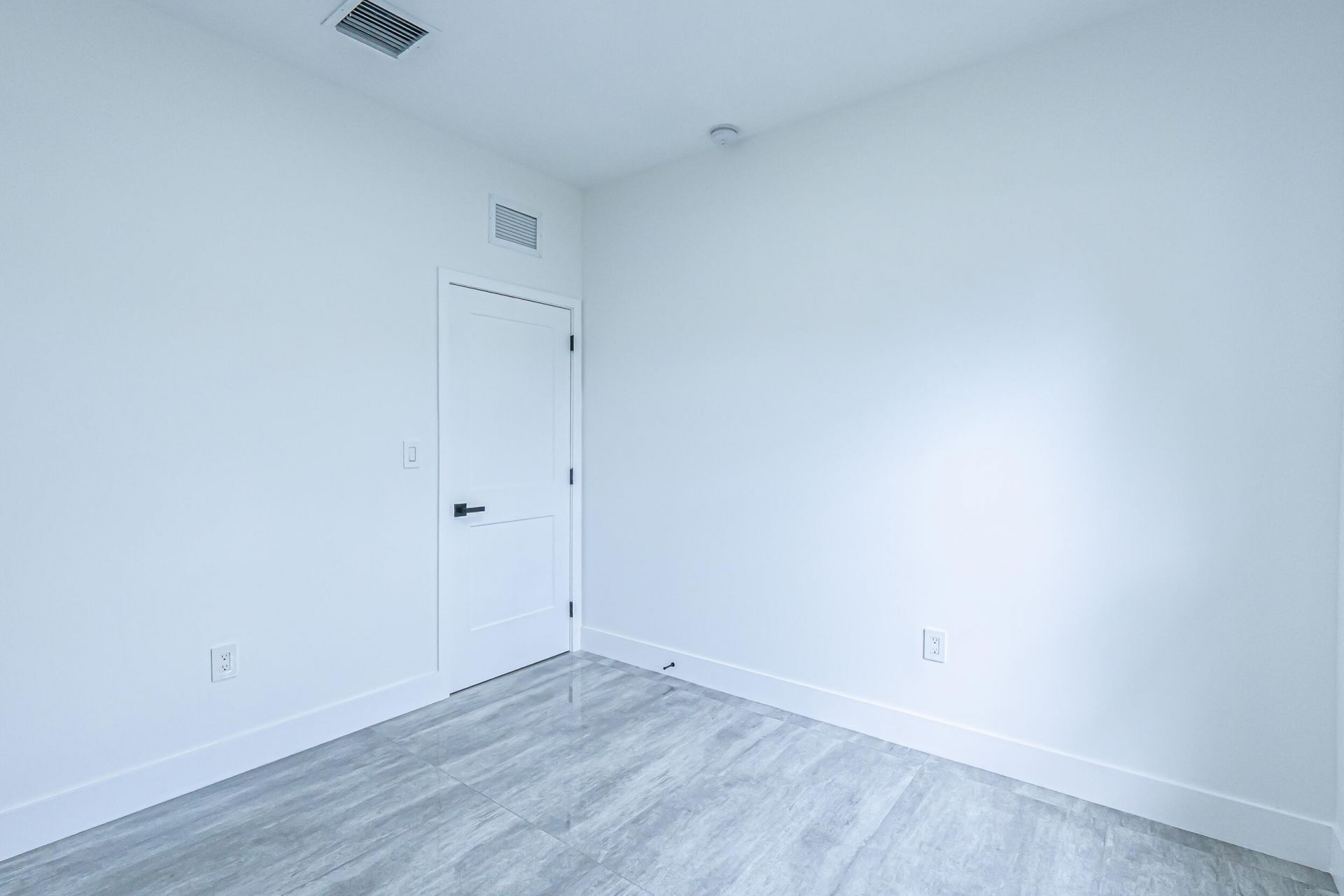 2725 NW 7th Street, Fort Lauderdale, FL 33311 Photo