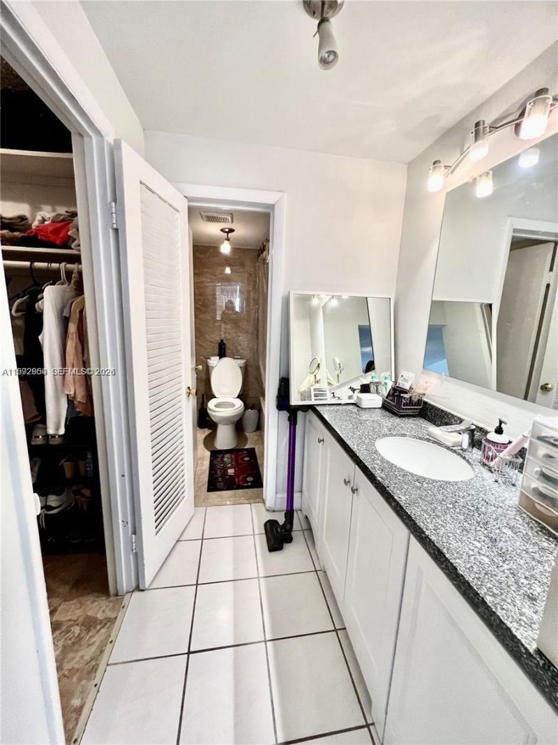 1990 Marseille Dr , Unit 303, Miami Beach, FL 33141 Photo