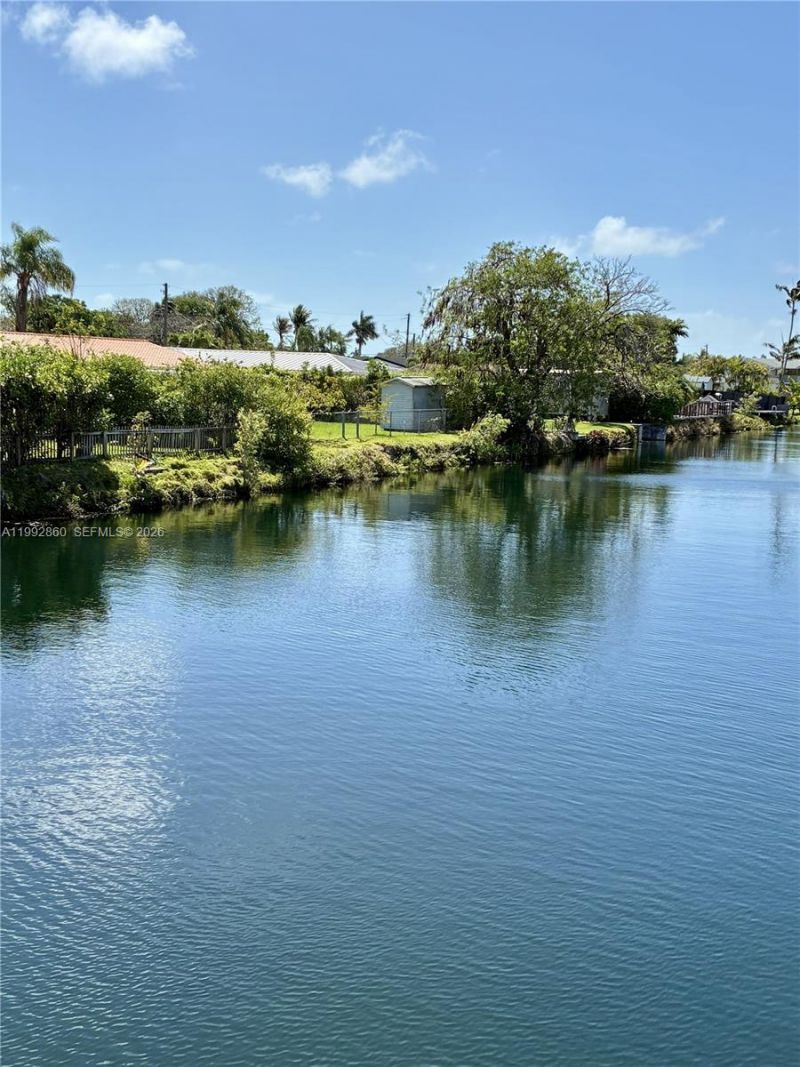 20020 Bel Aire Dr, Cutler Bay, FL 33189 Photo