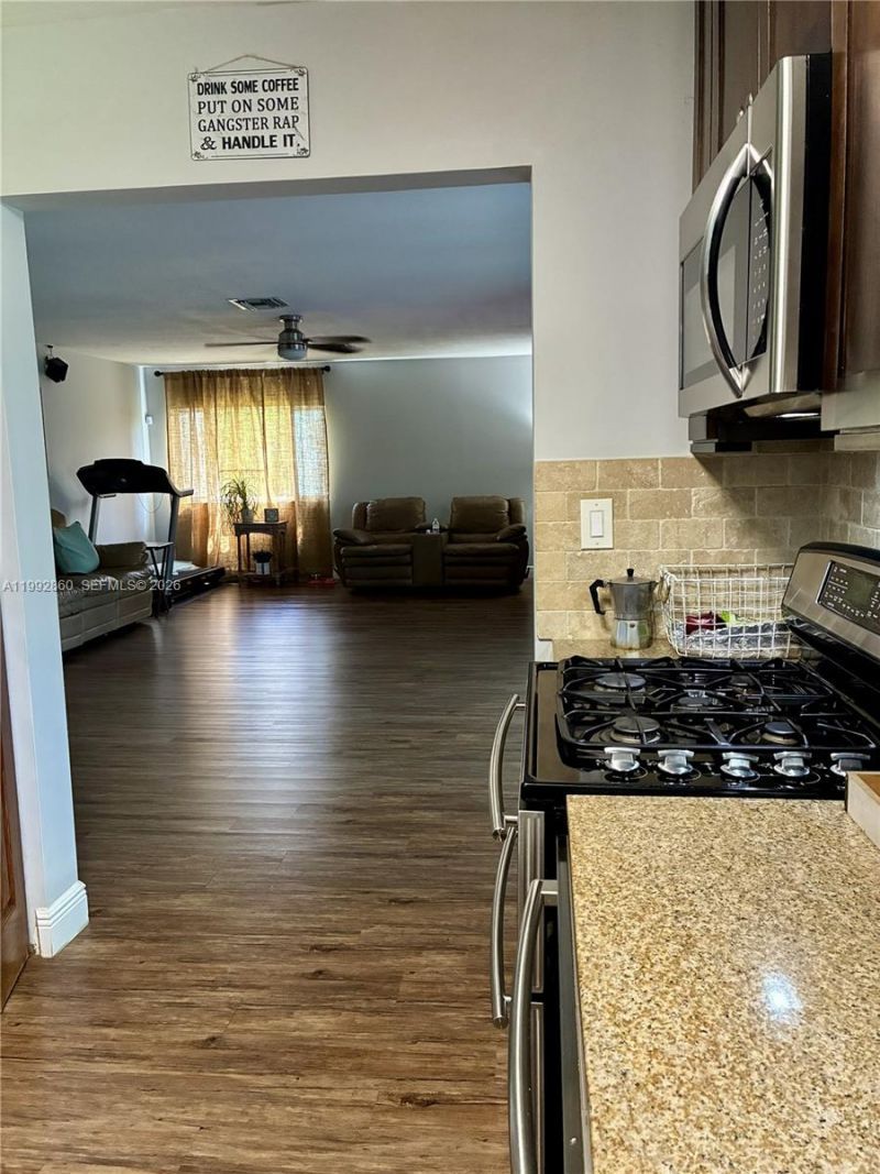 20020 Bel Aire Dr, Cutler Bay, FL 33189 Photo