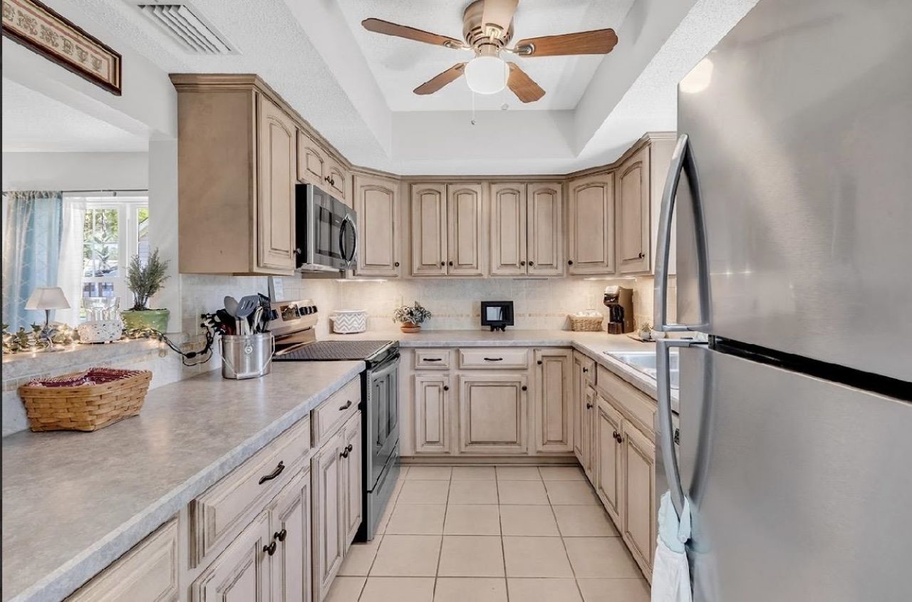 6604 Eagle Crescent  Photo 5