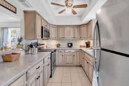 6604 Eagle Crescent  photo 4