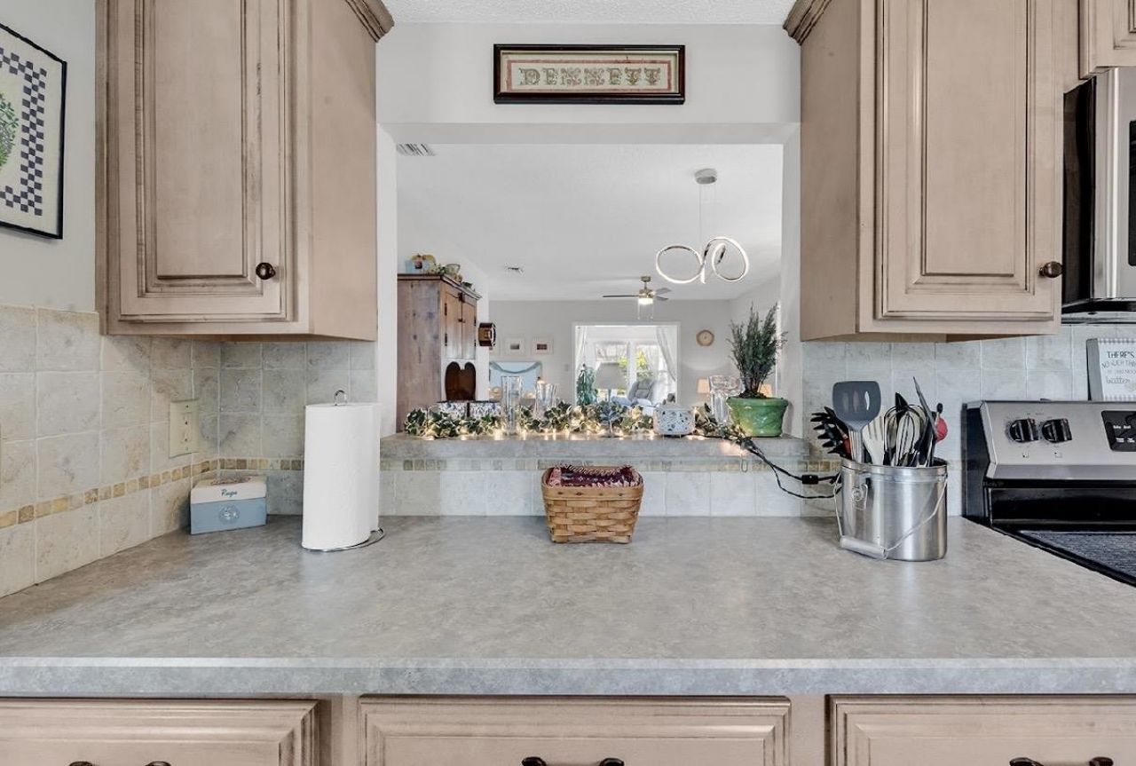 6604 Eagle Crescent  Photo 7