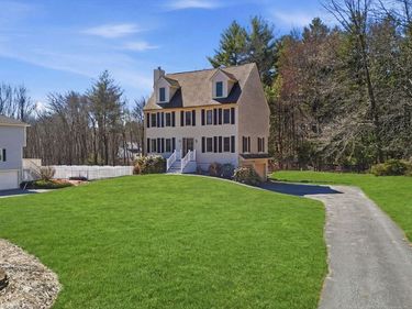 12 Hammond Farm Rd, Haverhill, MA 01832