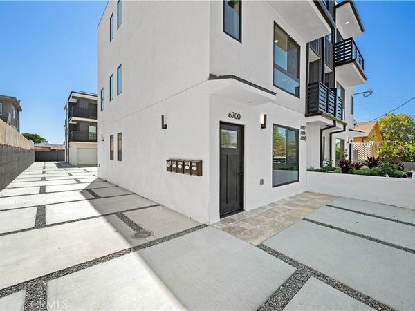 6704 Kester Avenue, Van Nuys, CA 91405