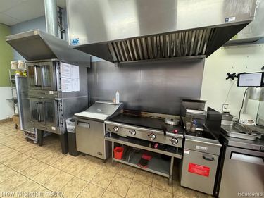 586 S Cedar Street , Imlay City, MI 48444