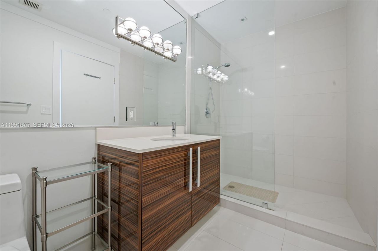 2020 N Bayshore Dr, Unit 2502, Miami, FL 33137 Photo