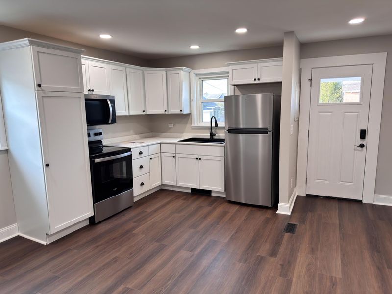 206 E Benton Street, Wapakoneta, OH 45895 Photo 2