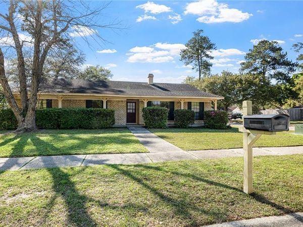 711 S LAKE VERRET Court, Slidell, LA 70461