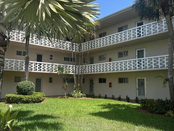 2812 S Garden Dr S, Unit 304, Lake Worth, FL 33461