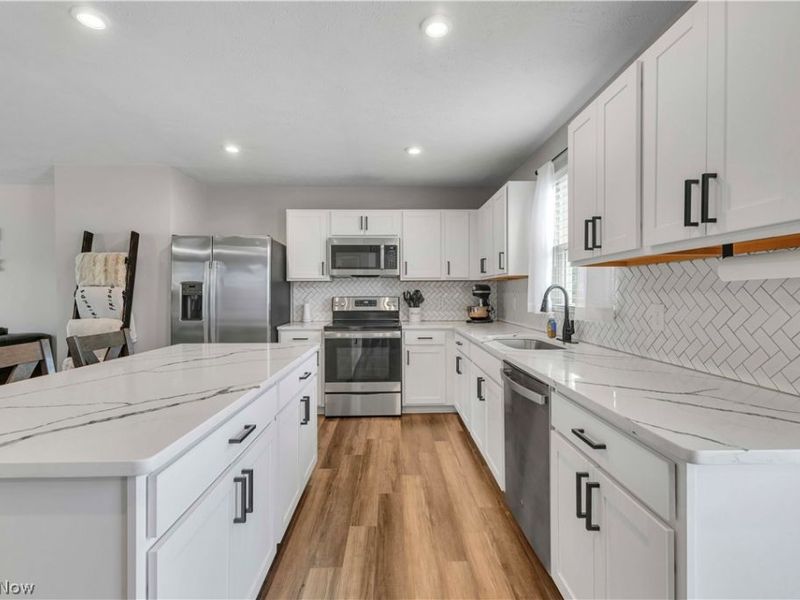 180 Wild Flower Drive, Elyria, OH 44035 Photo 10