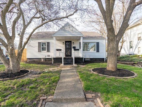 8 Felton Place , Bloomington, IL 61701