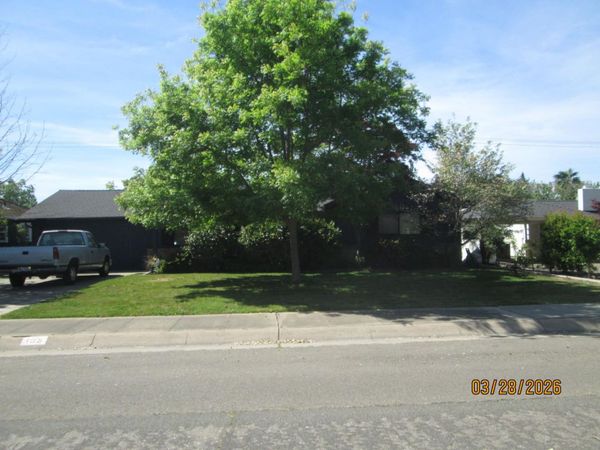 135 S Fairmont Ave, Lodi, CA 95240