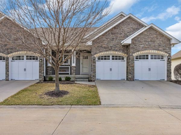 1540 Cedar Vista Ln , North Liberty, IA 52317