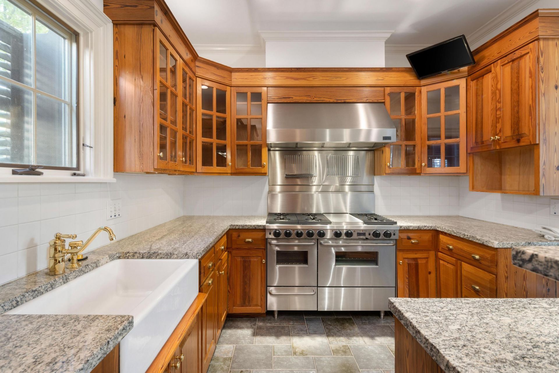 54 King Street Photo 18