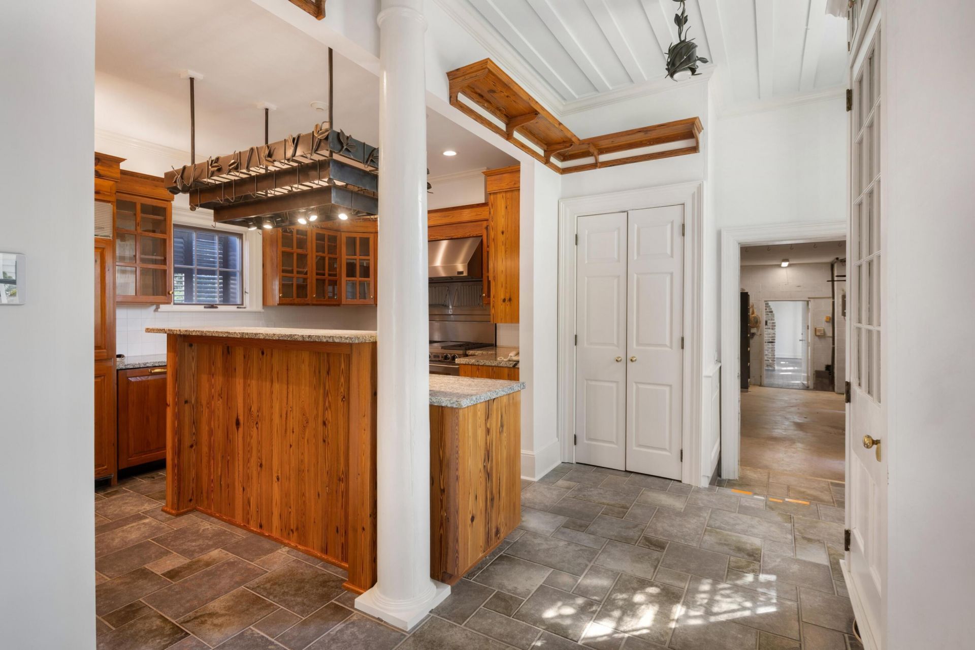 54 King Street Photo 19