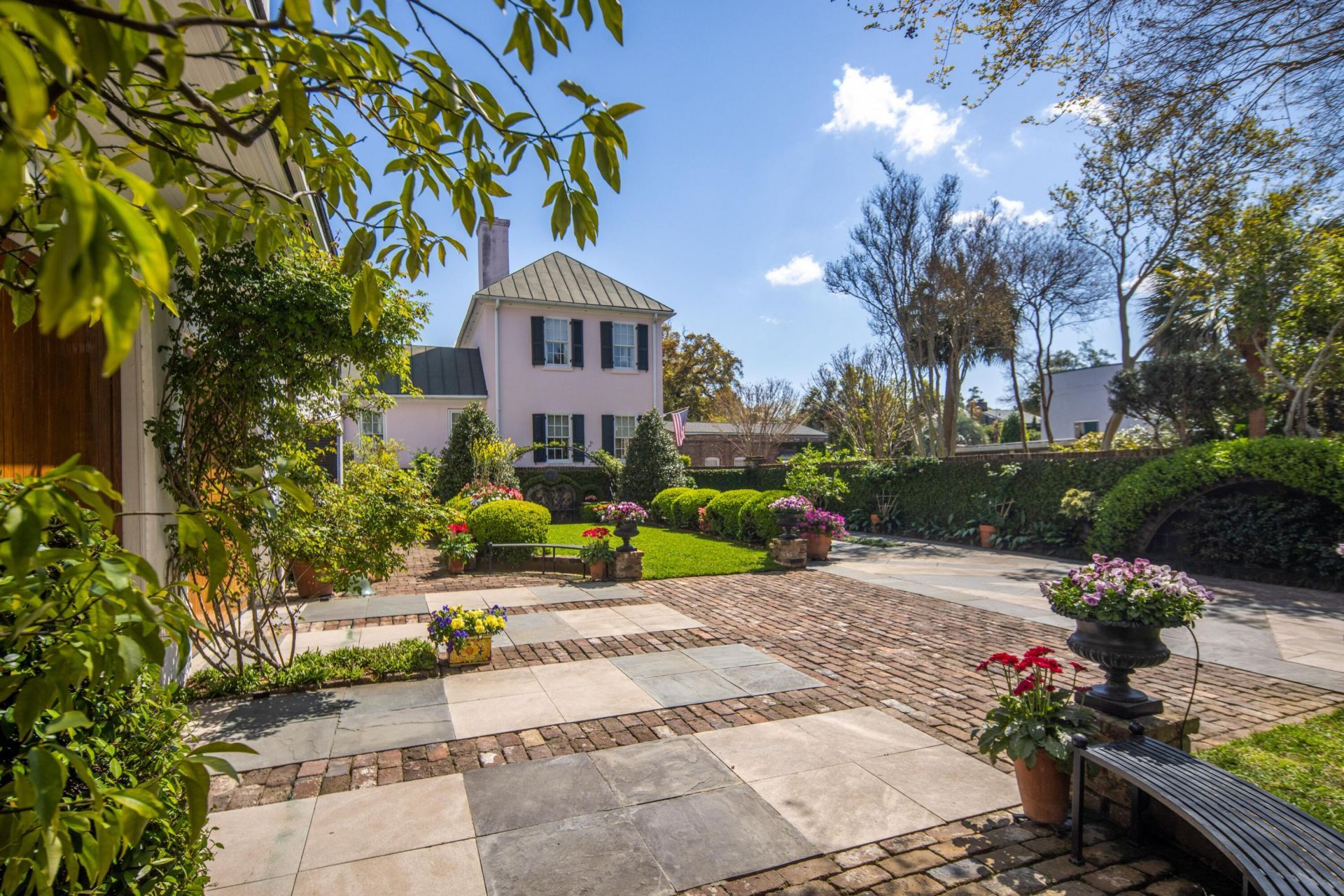 54 King Street Photo 22