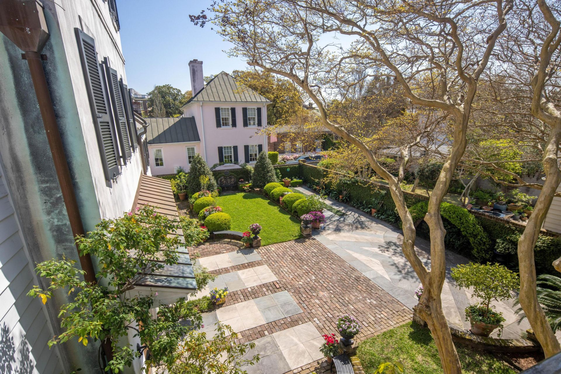 54 King Street Photo 24