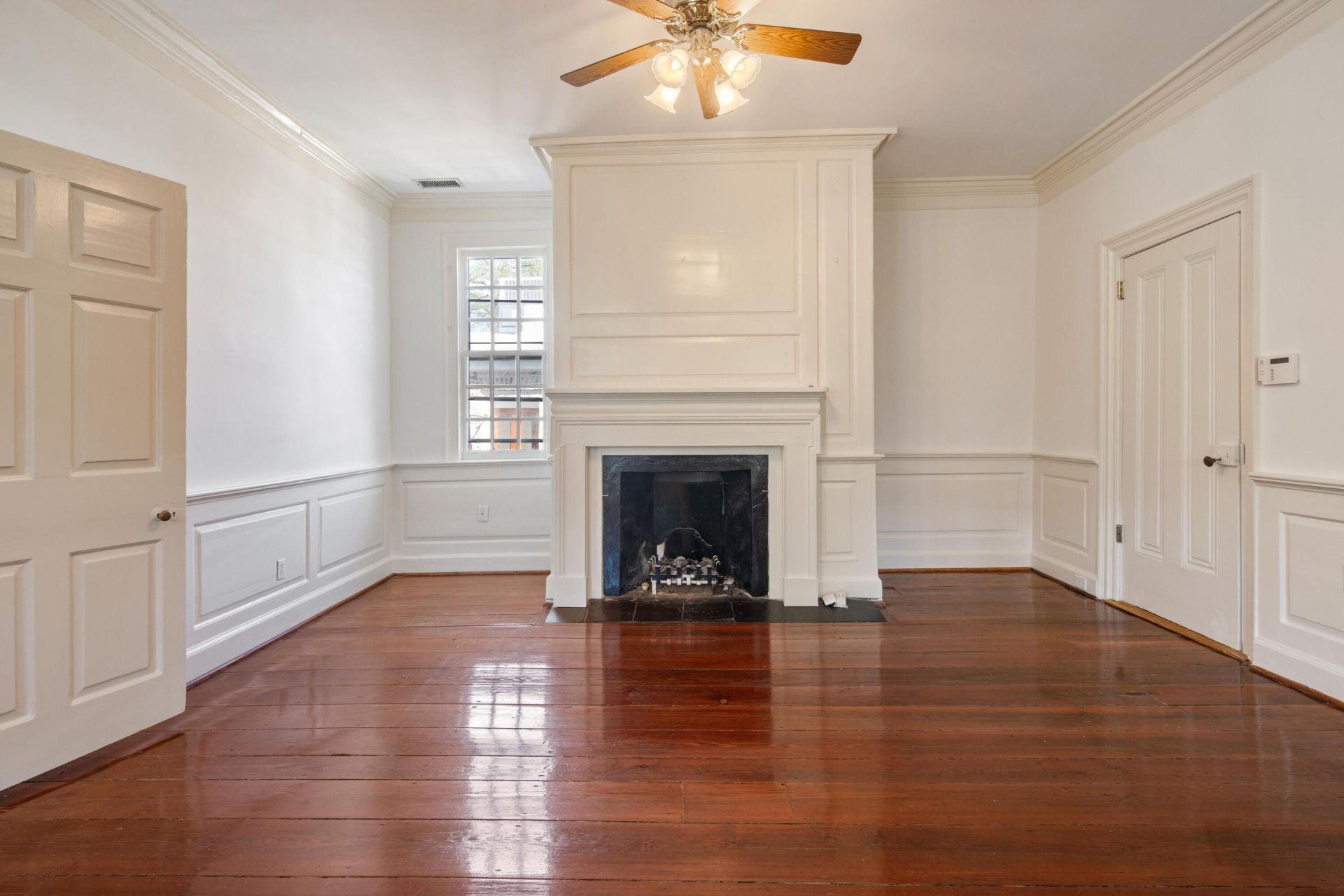 54 King Street Photo 32