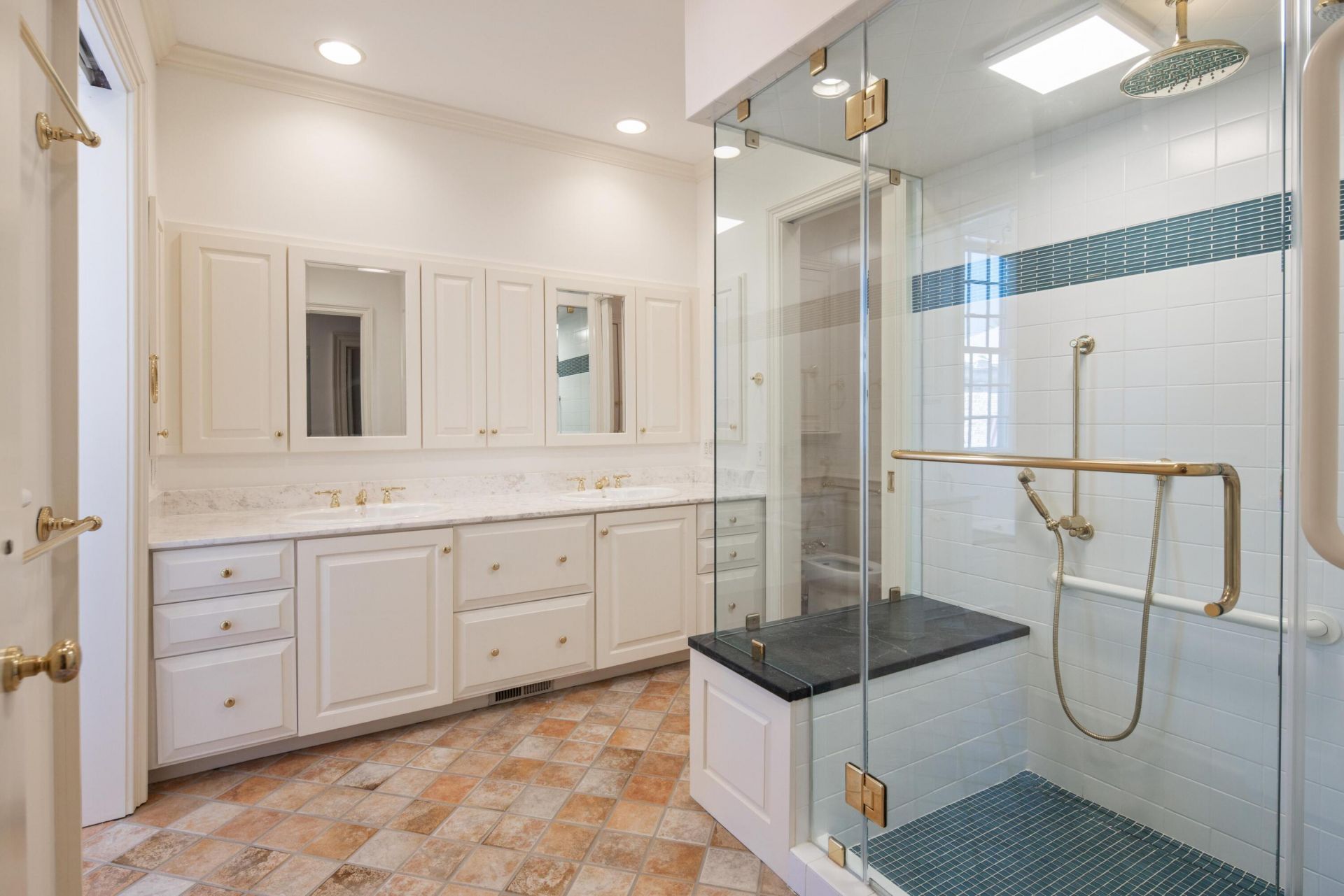 54 King Street Photo 33