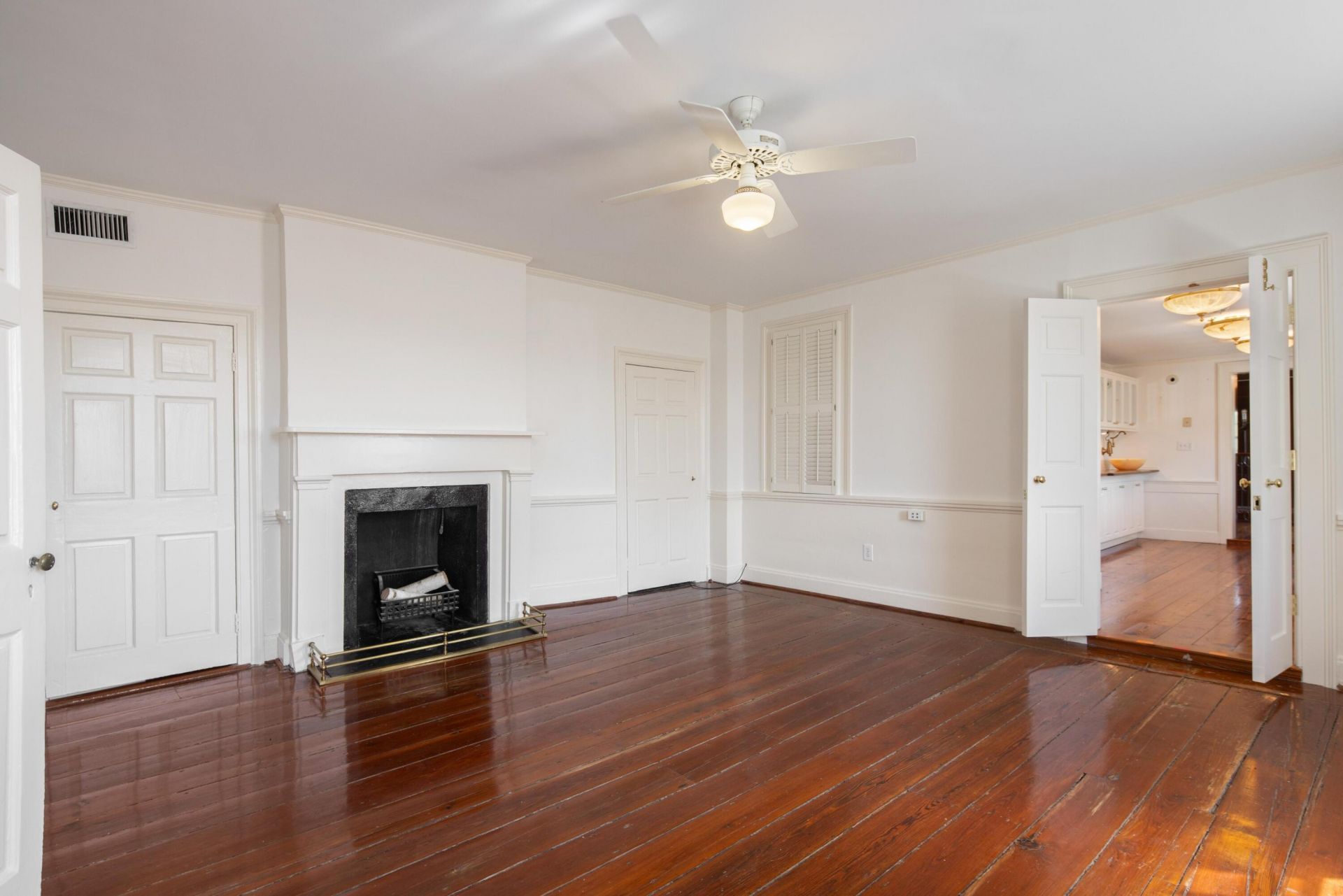 54 King Street Photo 38