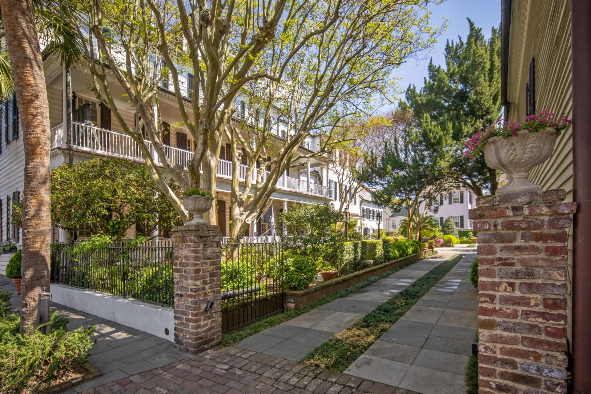 54 King Street Photo 4