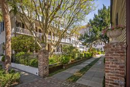 54 King Street photo 4