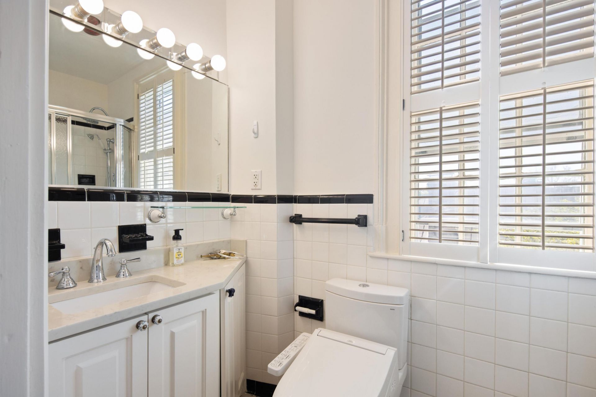 54 King Street Photo 41