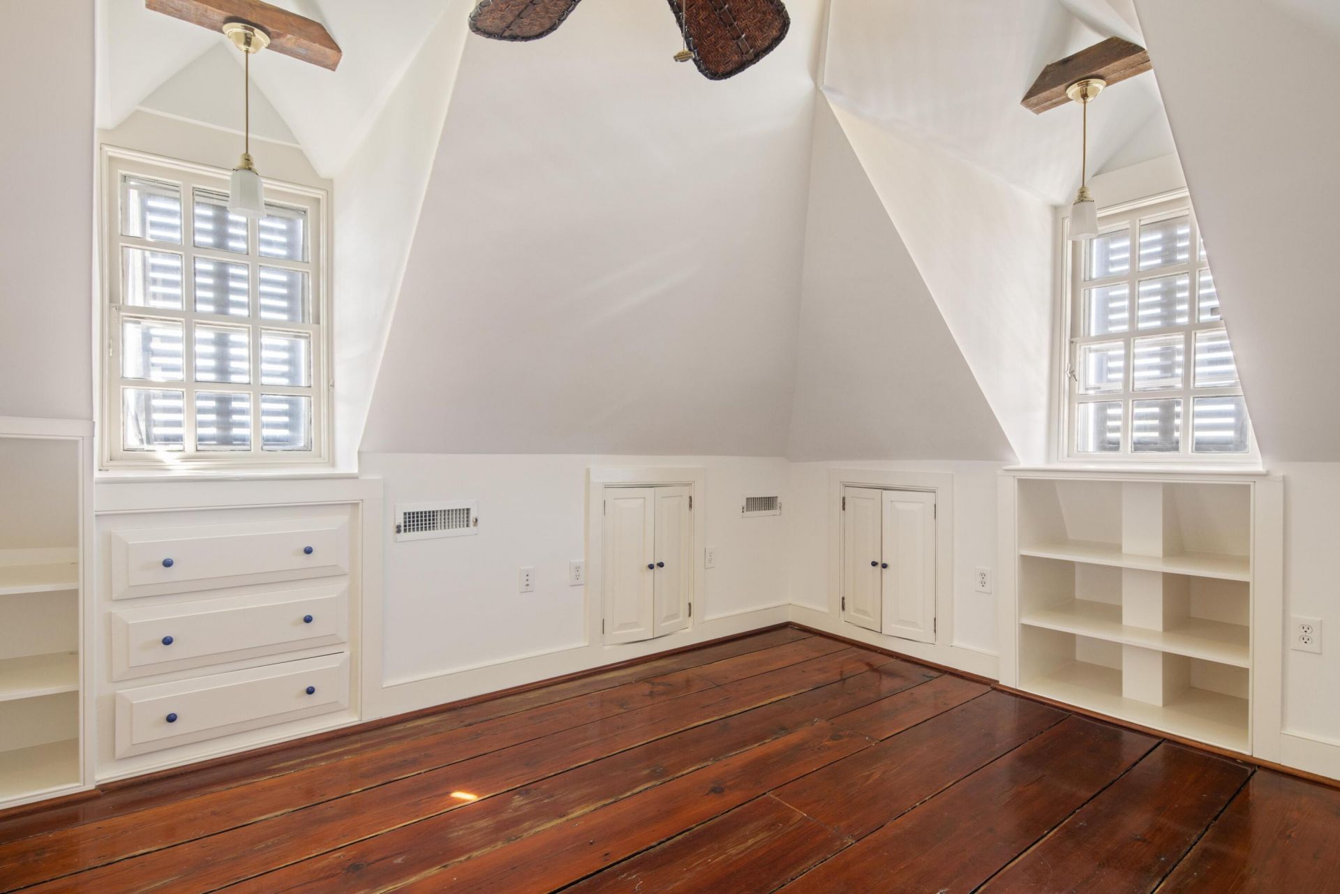 54 King Street Photo 45