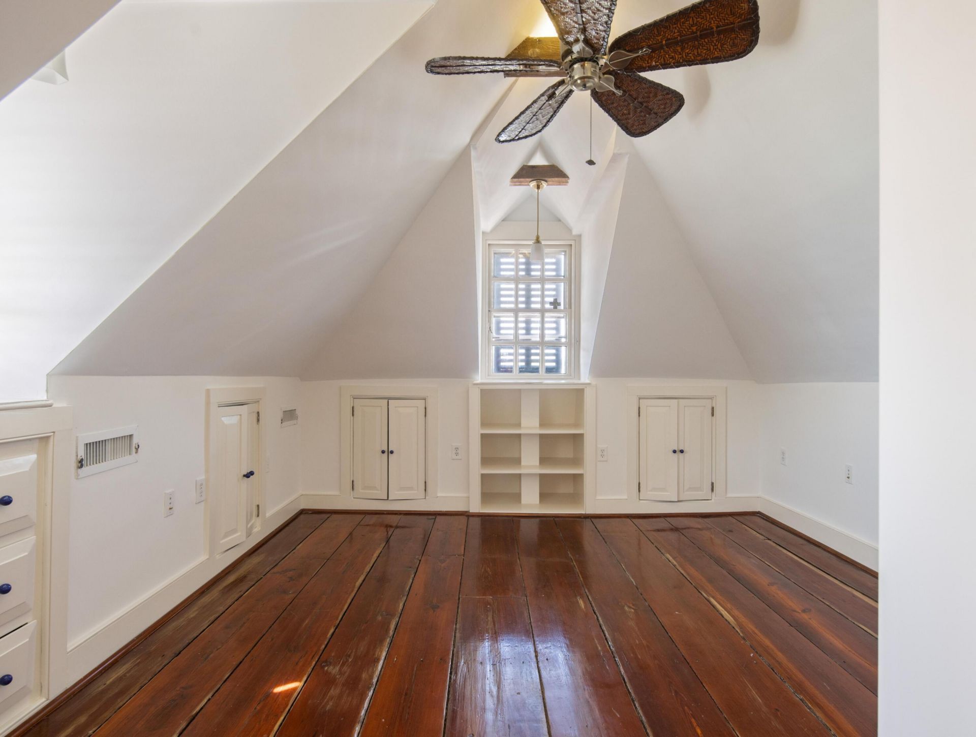 54 King Street Photo 46