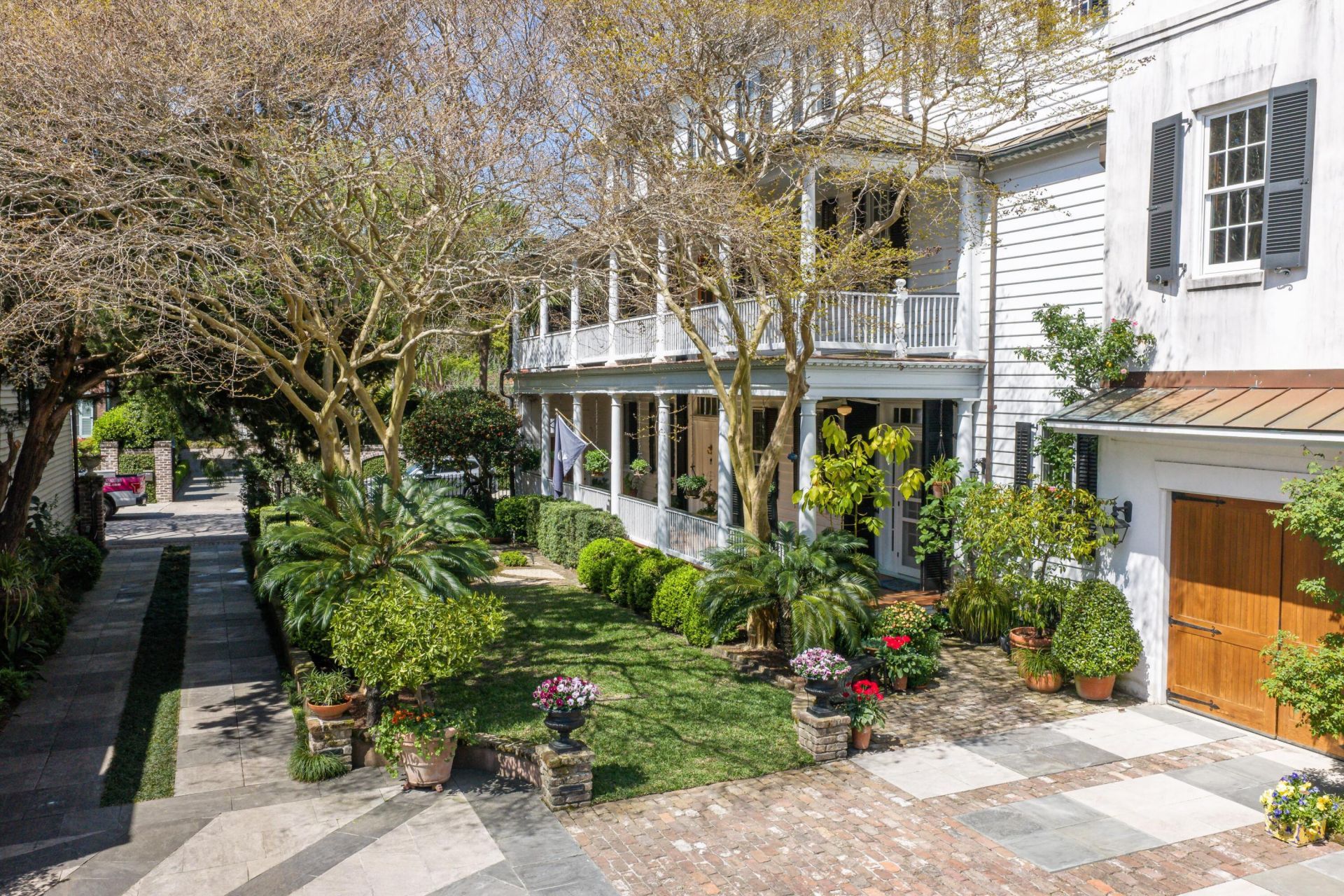 54 King Street Photo 47