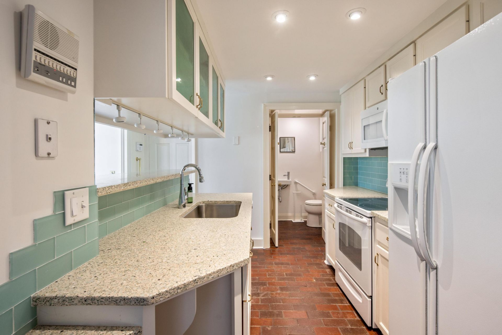 54 King Street Photo 51