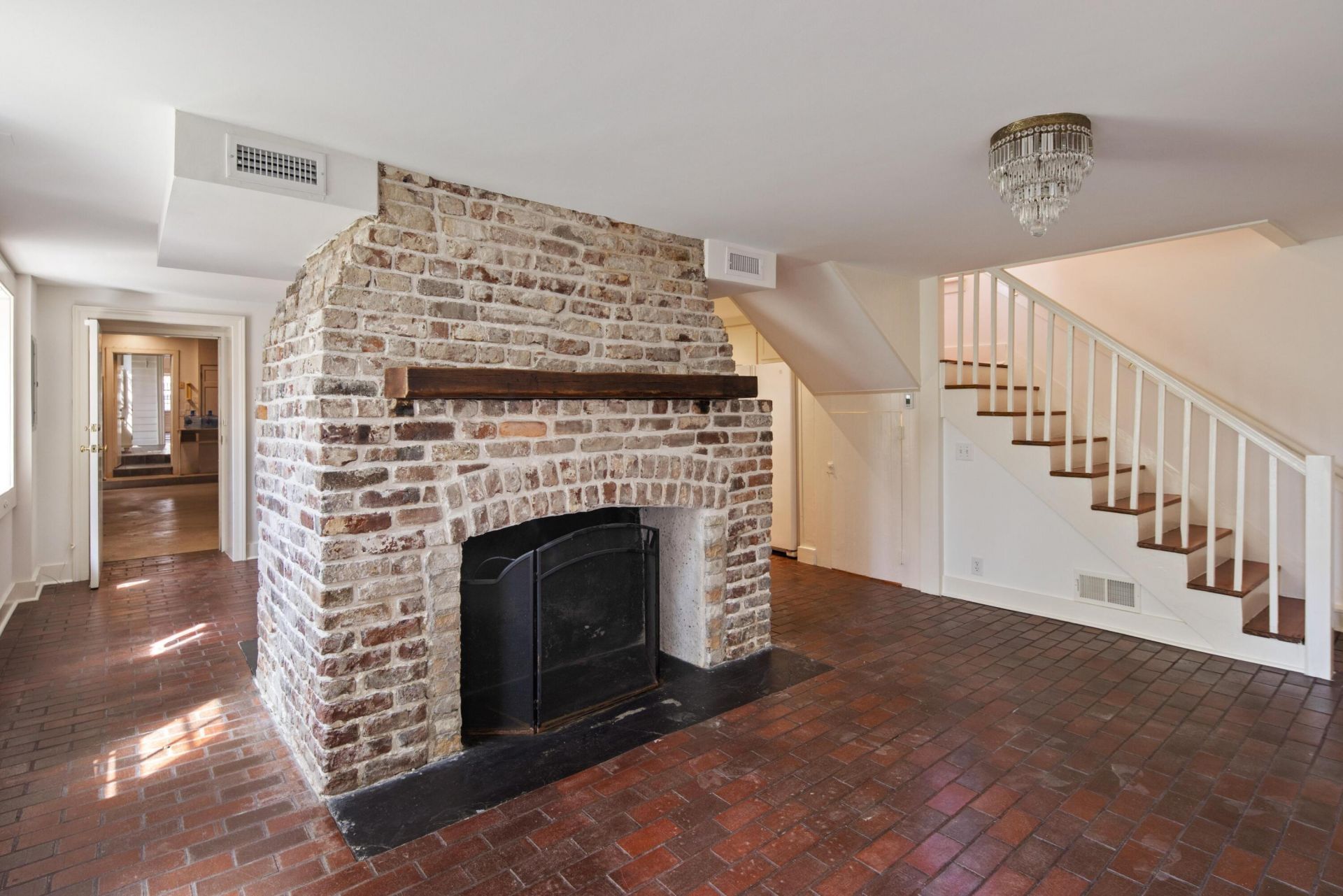 54 King Street Photo 53